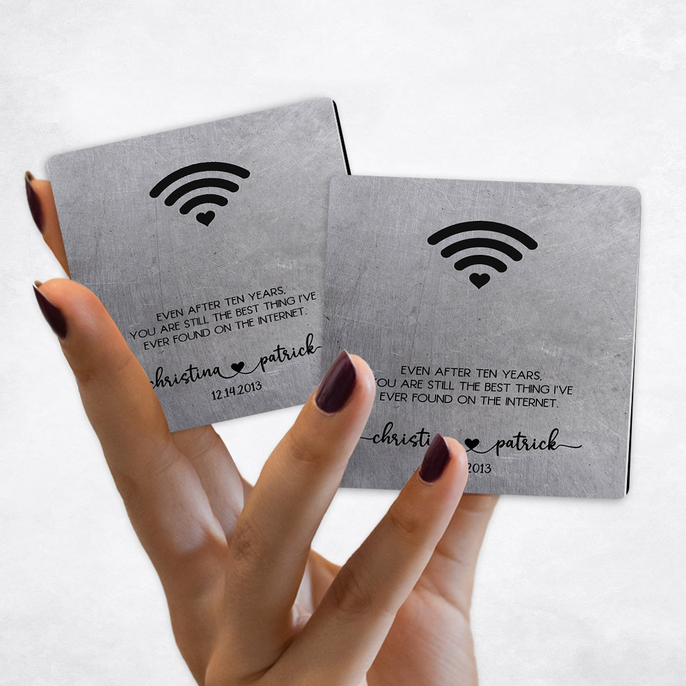 Close up picture of 20th anniversary Wifi Signal Internet Dating on Platinum Magnet Set MAG-1570